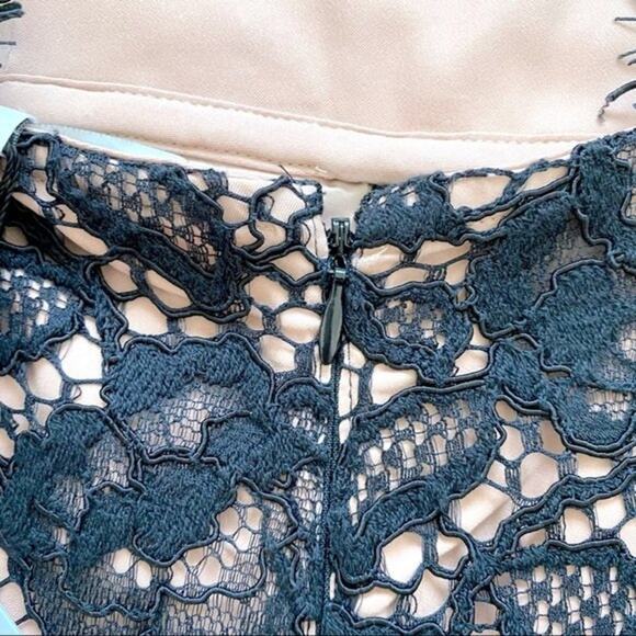 NWT Alexis Kelie Short Sleeve Lace Open Back Jumpsuit Black Size XS - Picture 12 of 15